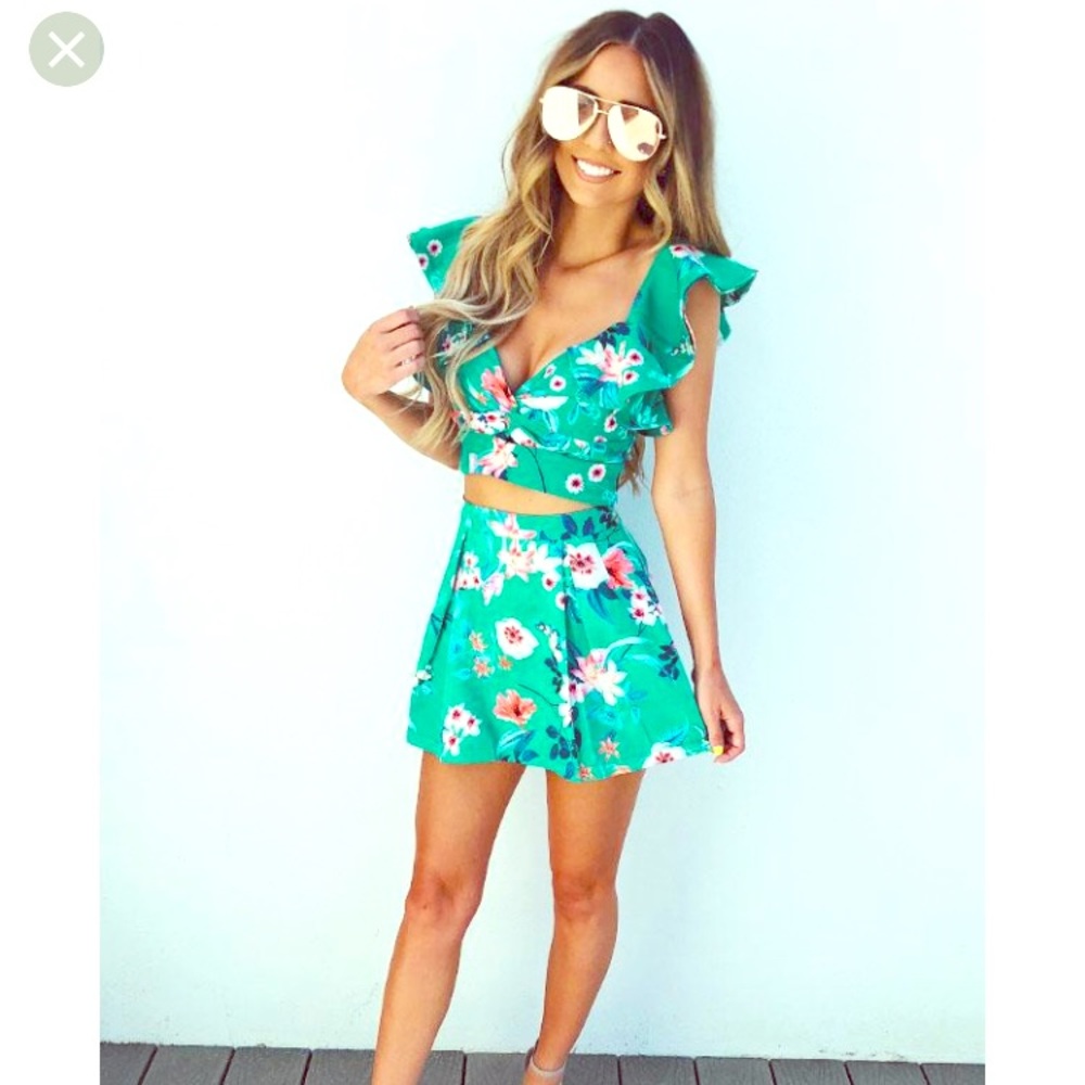 Shophopes under the flower set